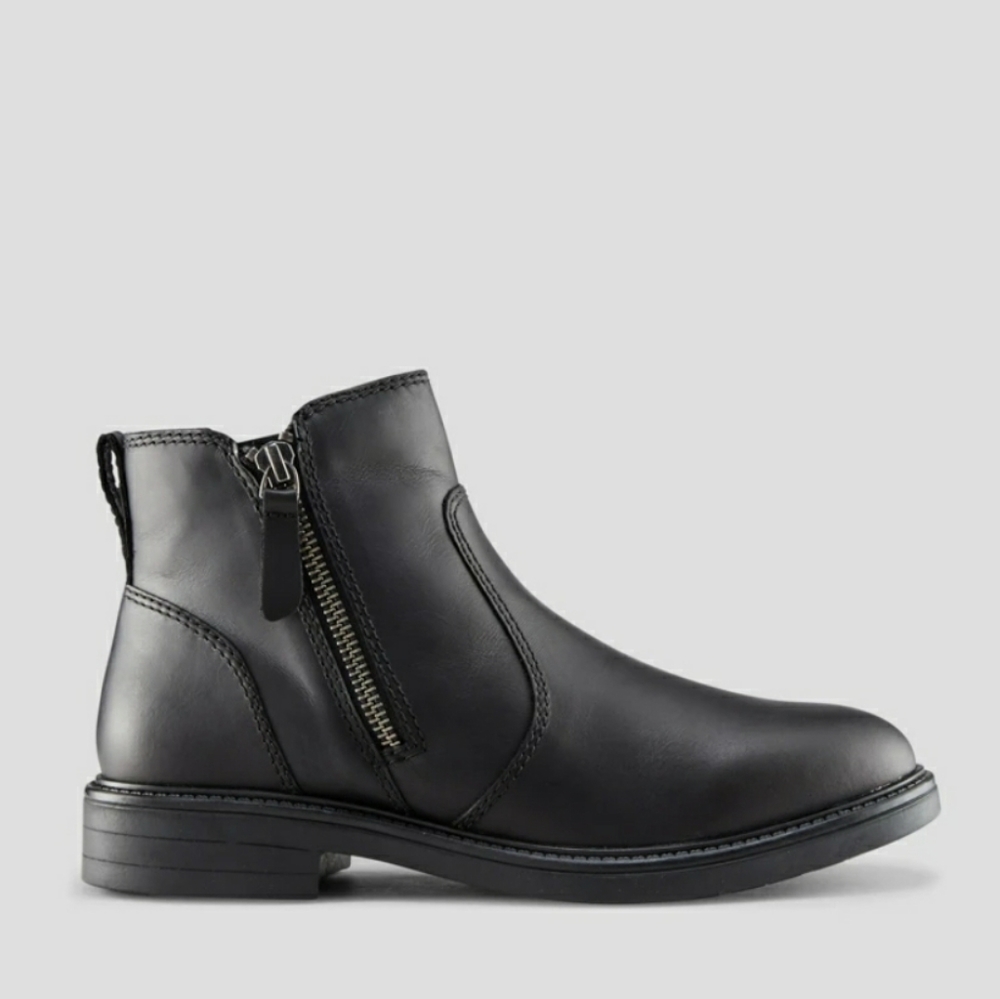 Cougar - black leather ankle boots - waterproof